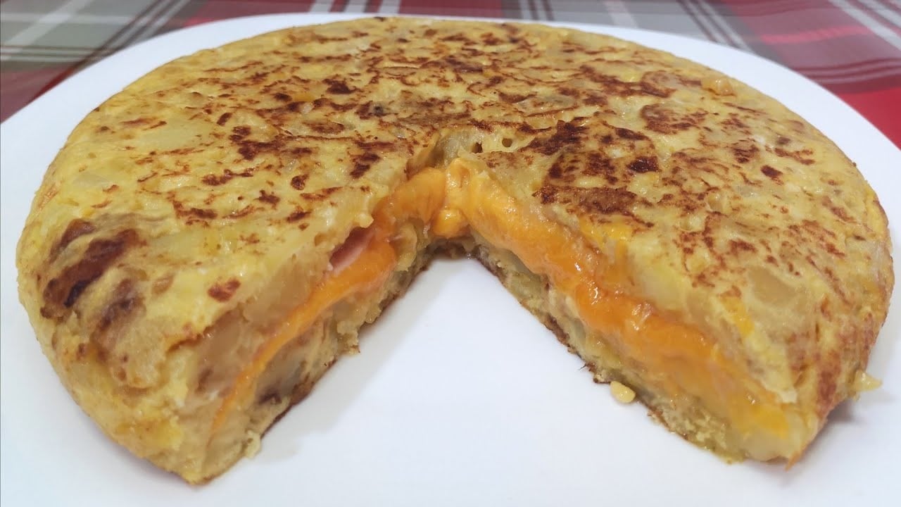 Cómo hacer la mejor tortilla de papas con cheddar.