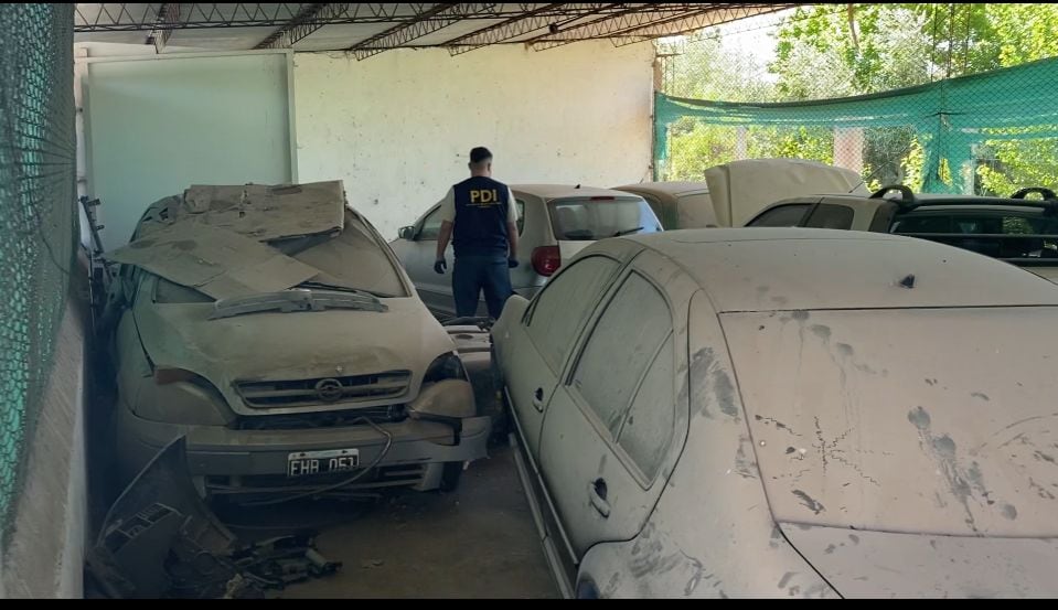 Incautan nueve vehículos con pedidos de secuestro en un operativo policial en Luján de Cuyo. Foto: Gentileza.