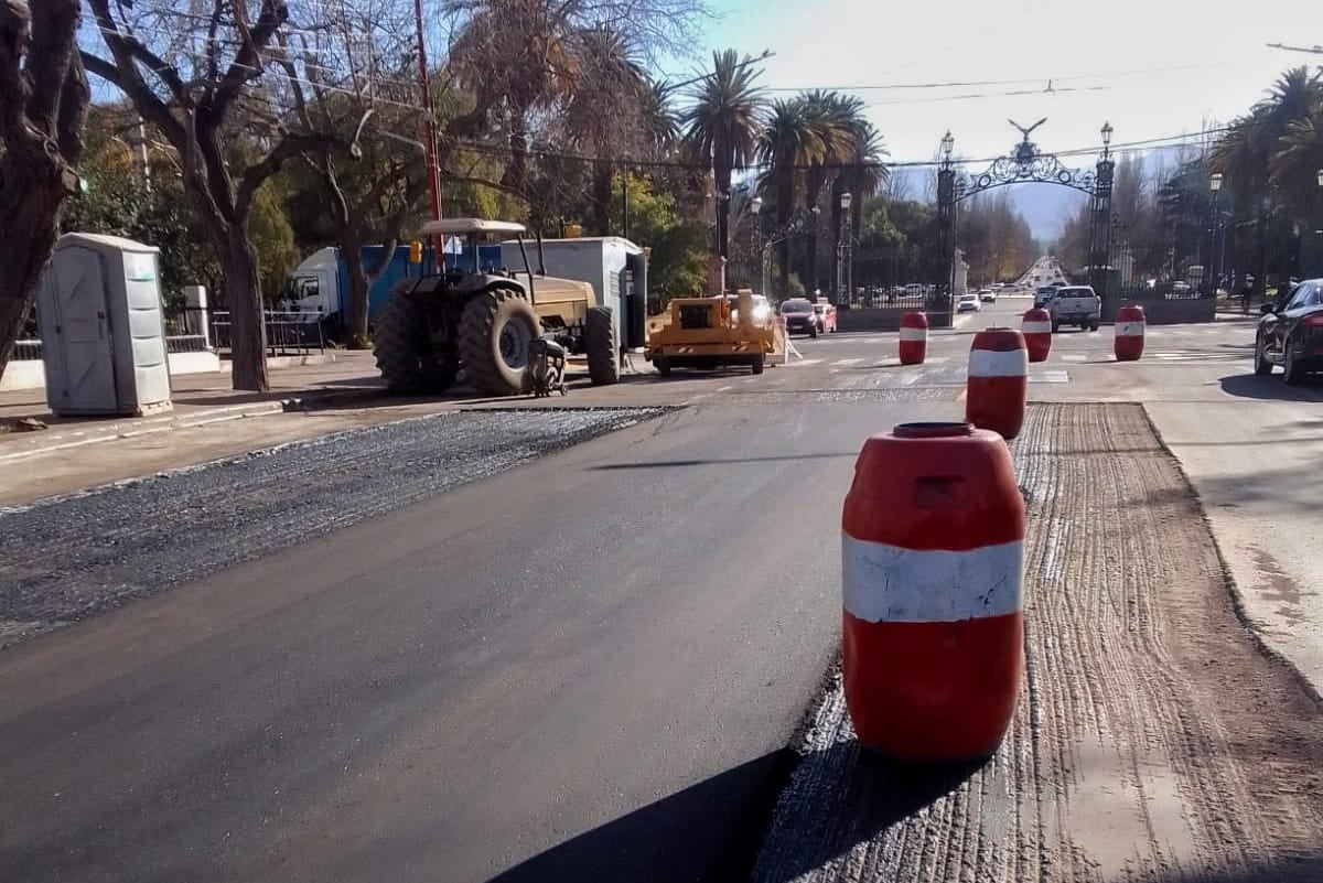 Ya iniciaron las obras de repavimentación en avenida Emilio Civit. Foto: Municipalidad de la Ciudad de Mendoza