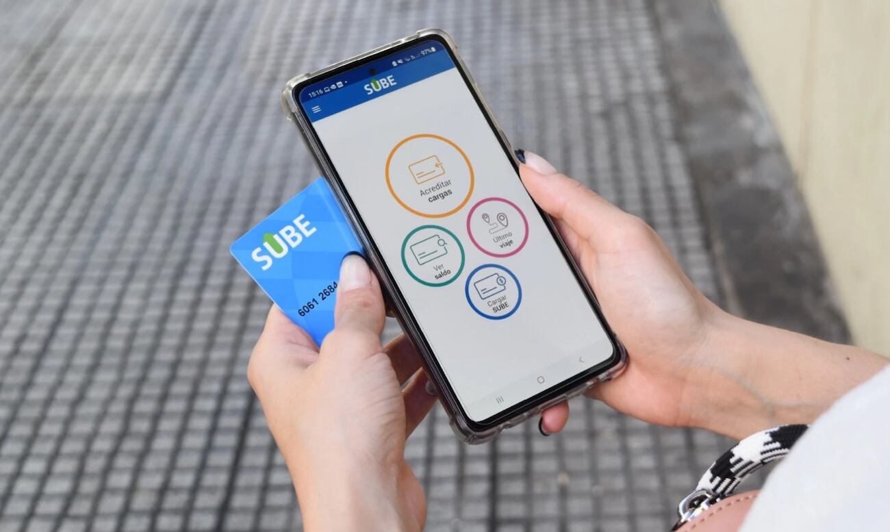 La tecnología NFC permite hacer validar la carga de la tarjeta SUBE utilizando un celular.