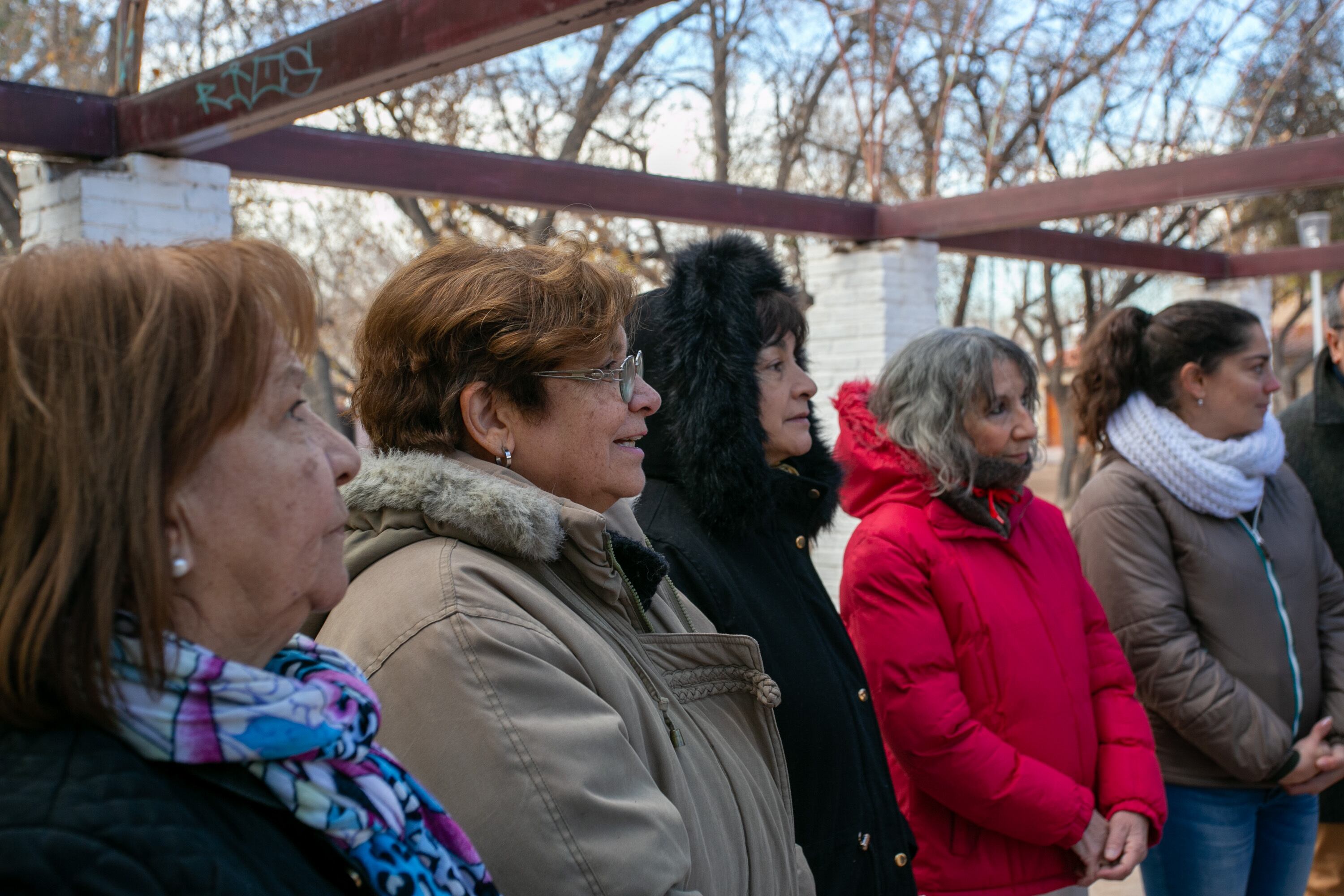 Ulpiano Suarez se reunió con vecinos previo a la remodelación de la plaza Los Constituyentes.