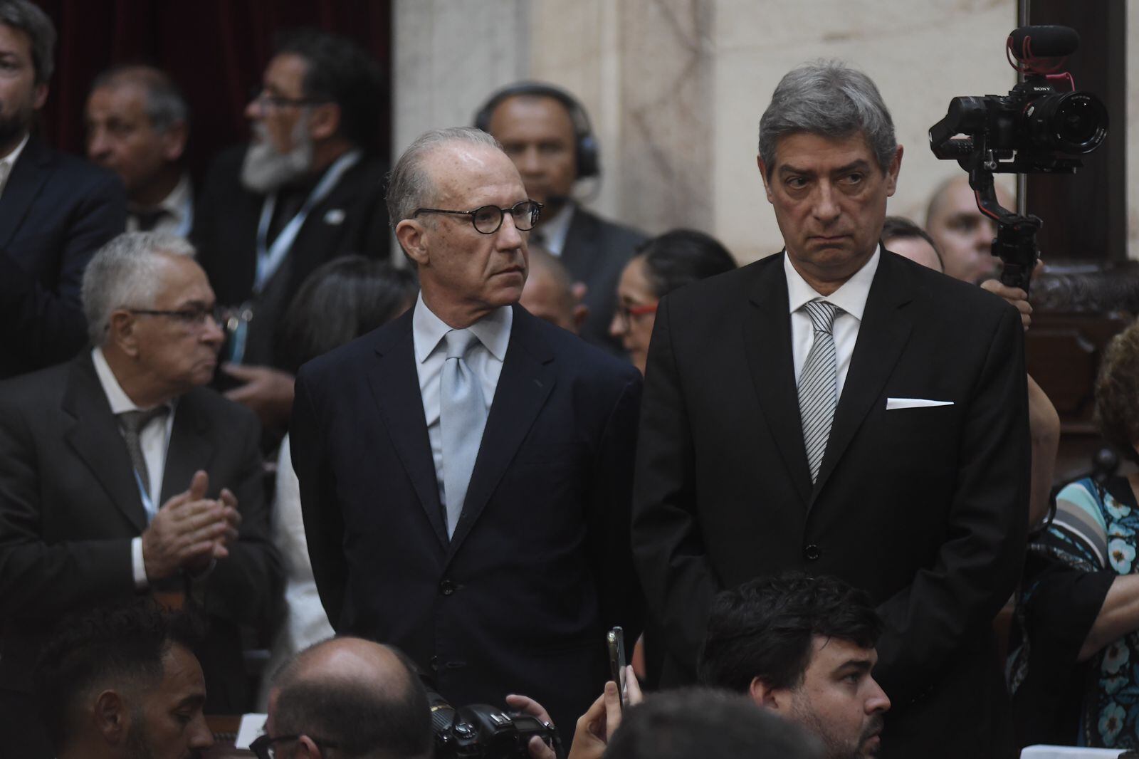 Los ministros, en el recinto de la asamblea.