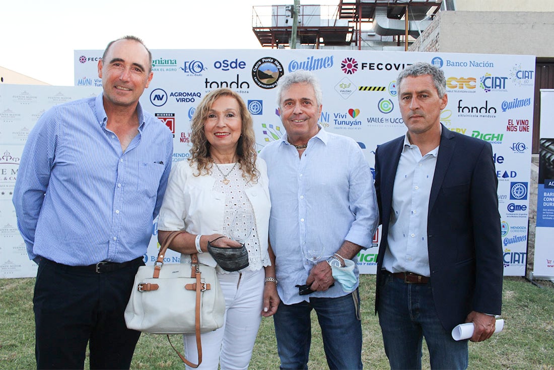 60° Aniversario de la Cámara de Comercio de Tunuyán. Danio Ramonda, Patricia Fadel, Alejandro Fadel y Carlos Davila.  Foto: Nicolás Guevara.