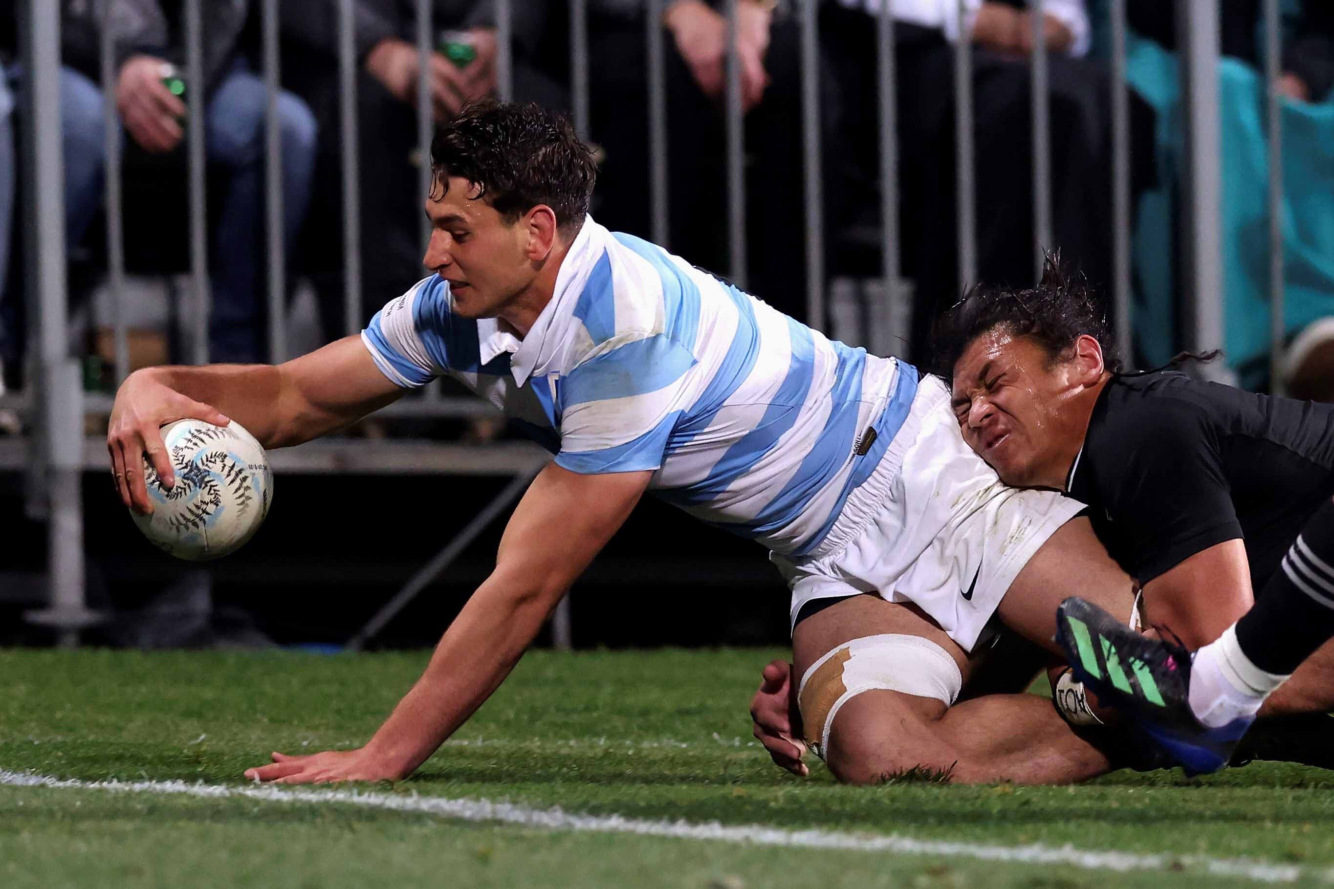 El mendocino Juan Mártín González metió un try clave para Argentina frente a Nueva Zelanda. / AP 