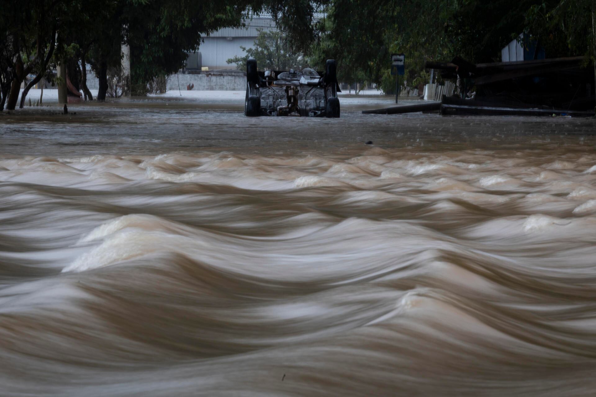 Hay hasta el momento 126 muertos y 141 personas desaparecidas por las inundaciones en Brasil.  EFE