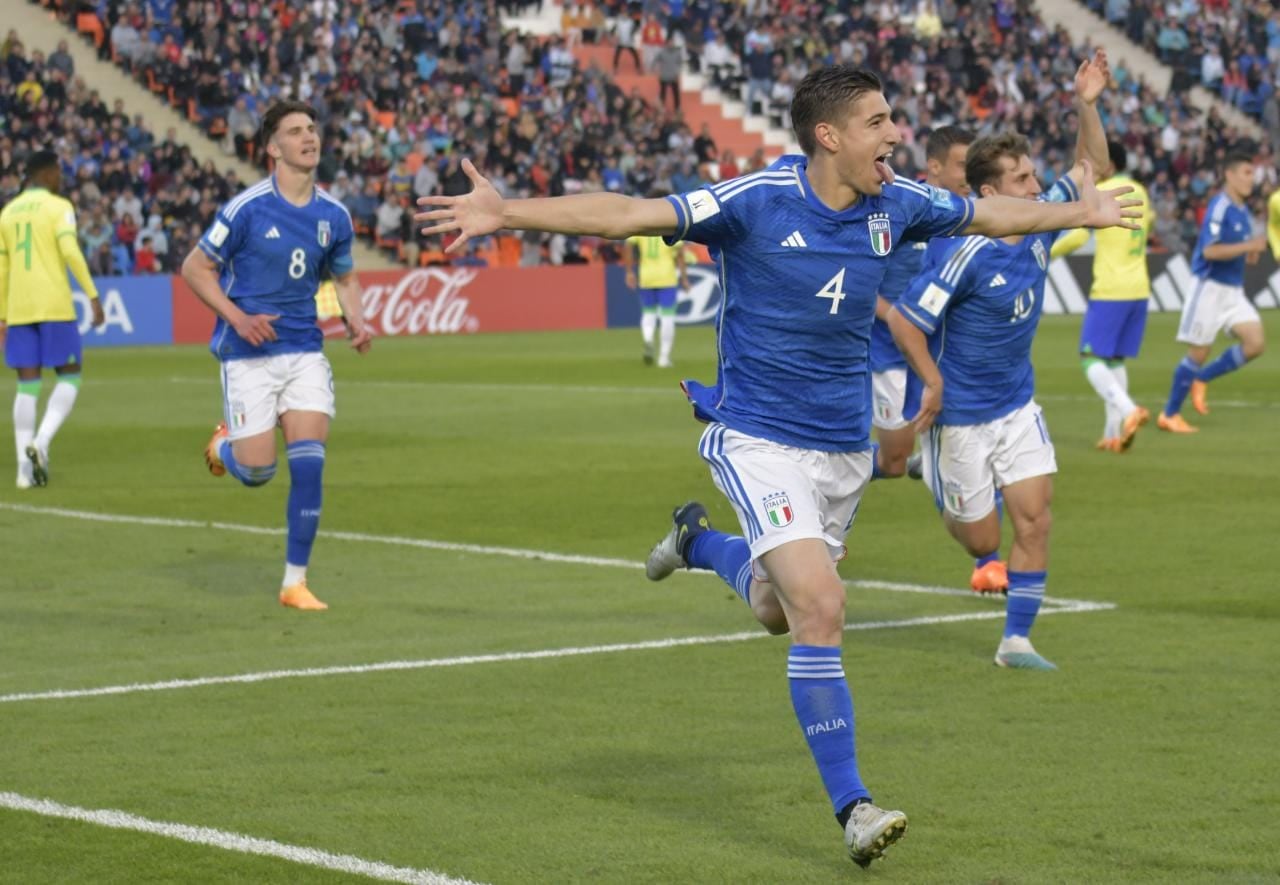 El plato fuerte de la primera jornada del Mundial SUB 20 en Mendoza fue Italia vs. Brasil. Partidazo. / Orlando Pelichotti (Los Andes).