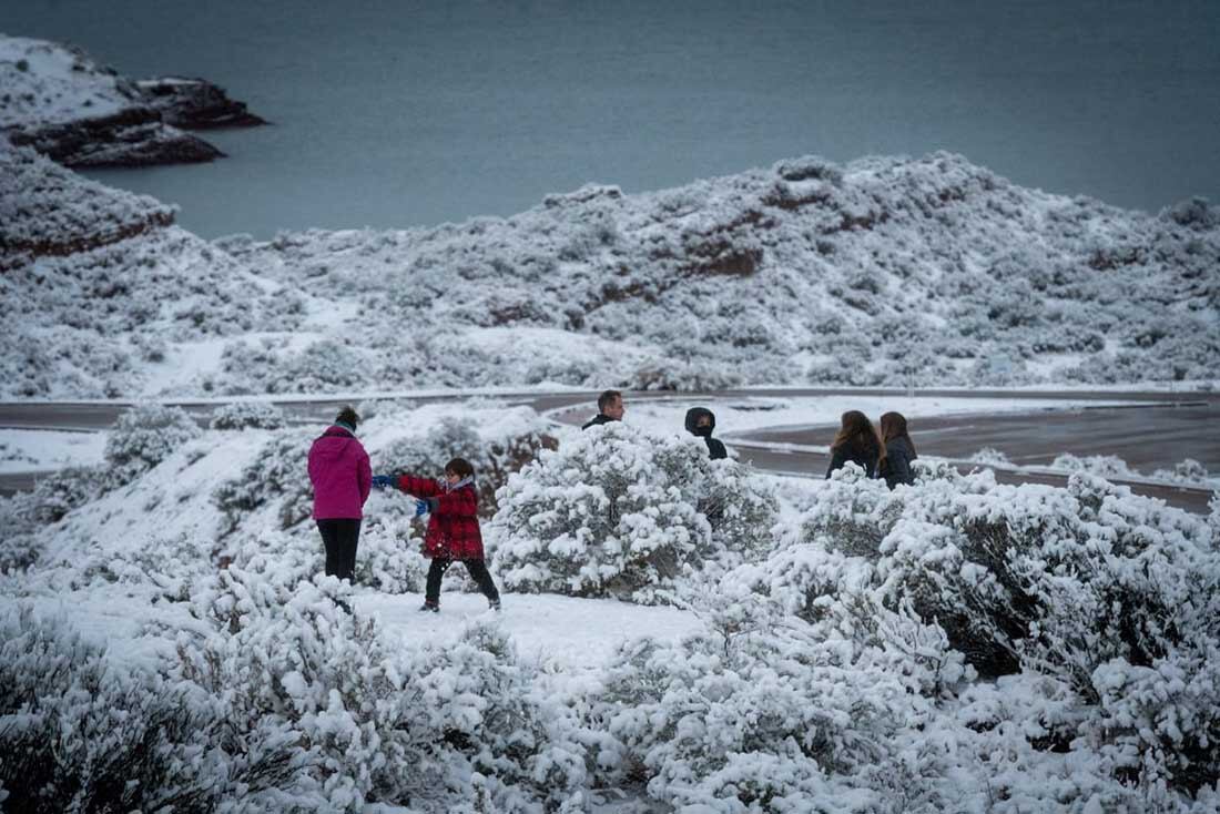 La nieve fue la atracción de los mendocinos en la montaña.