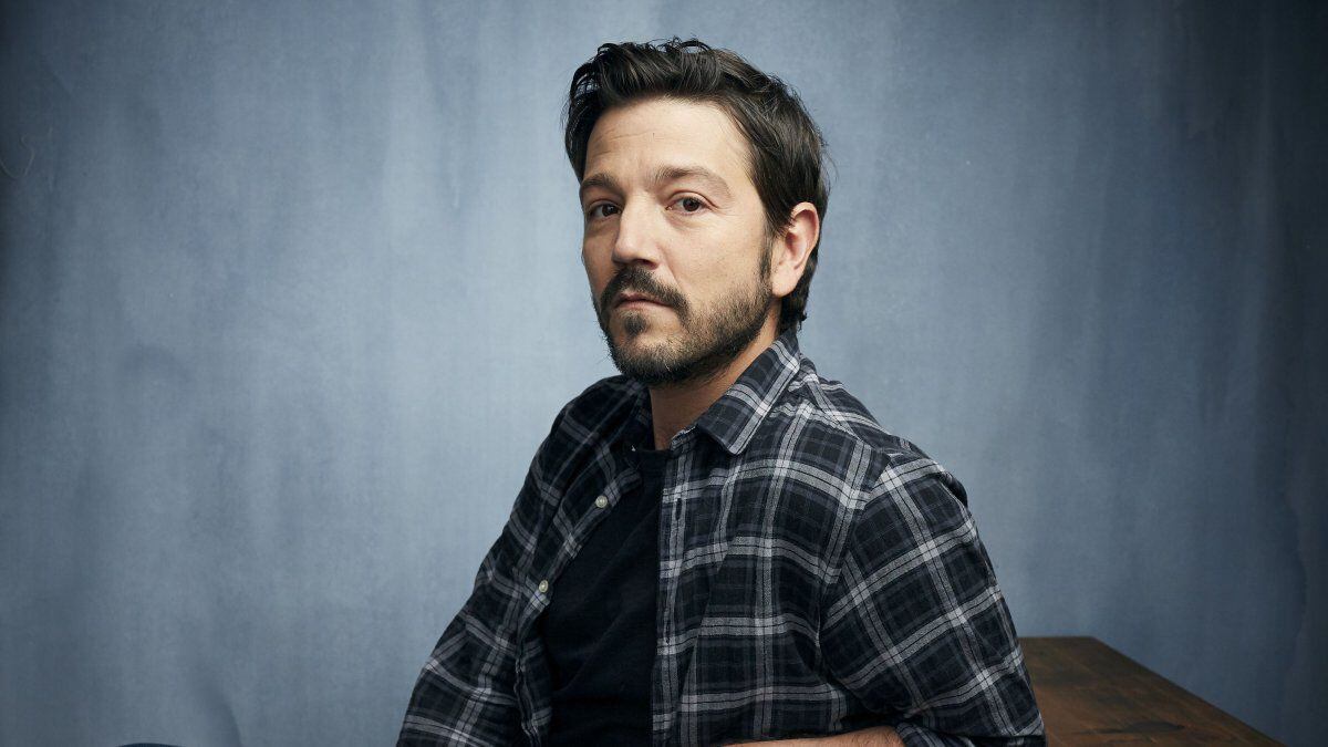 Diego luna recibirá el Premio de Honor en los Premios Platino