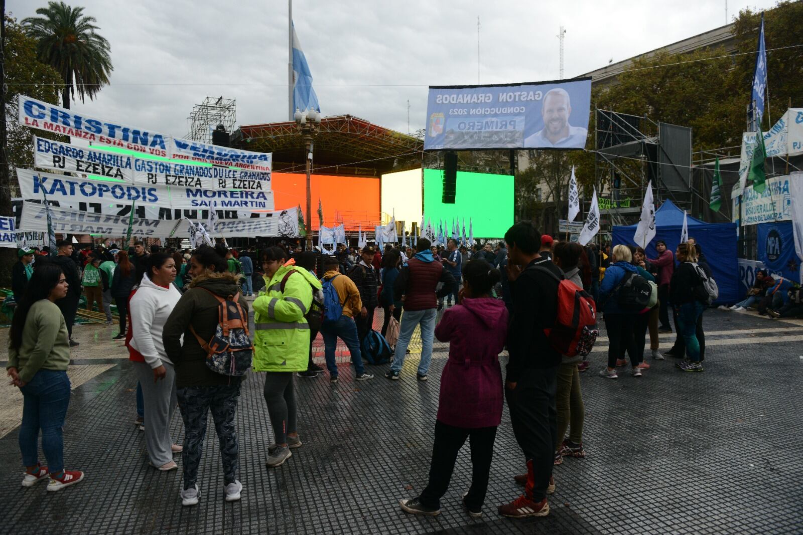 Preparativos en Plaza de Mayo.