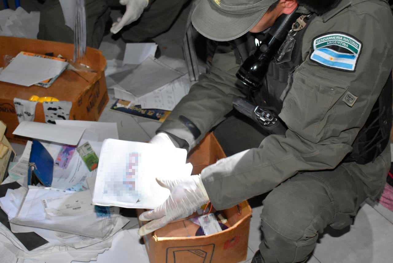 Un pasajero de ómnibus fue detenido cuando transportaba más de 700 gramos de cocaína. Foto: Gendarmería Nacional Argentina