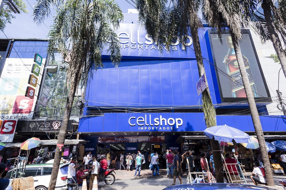 Cell Shop, en Ciudad del Este, es una de las tiendas favoritas de los argentinos