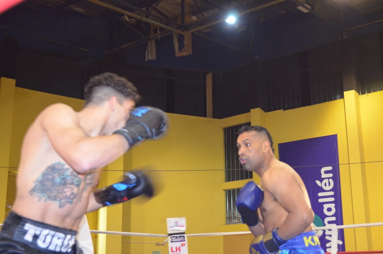 Yoni Barros y el Turco Bounoarrigo en la exhibición que se llevó a cabo en el Polideportivo Nicolino Locche. / Gentileza.