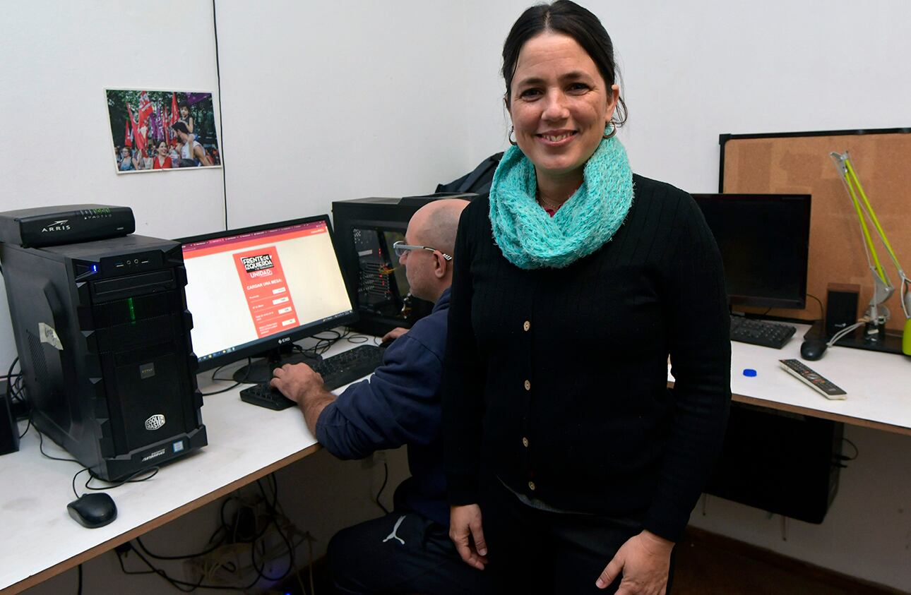 Lautaro Jiménez y Noelia Barbeito (Frente de Izquierda Unidad)
Pre candidato a gobernador y vicegobernadora por el FIT
Foto:  Orlando Pelichotti

