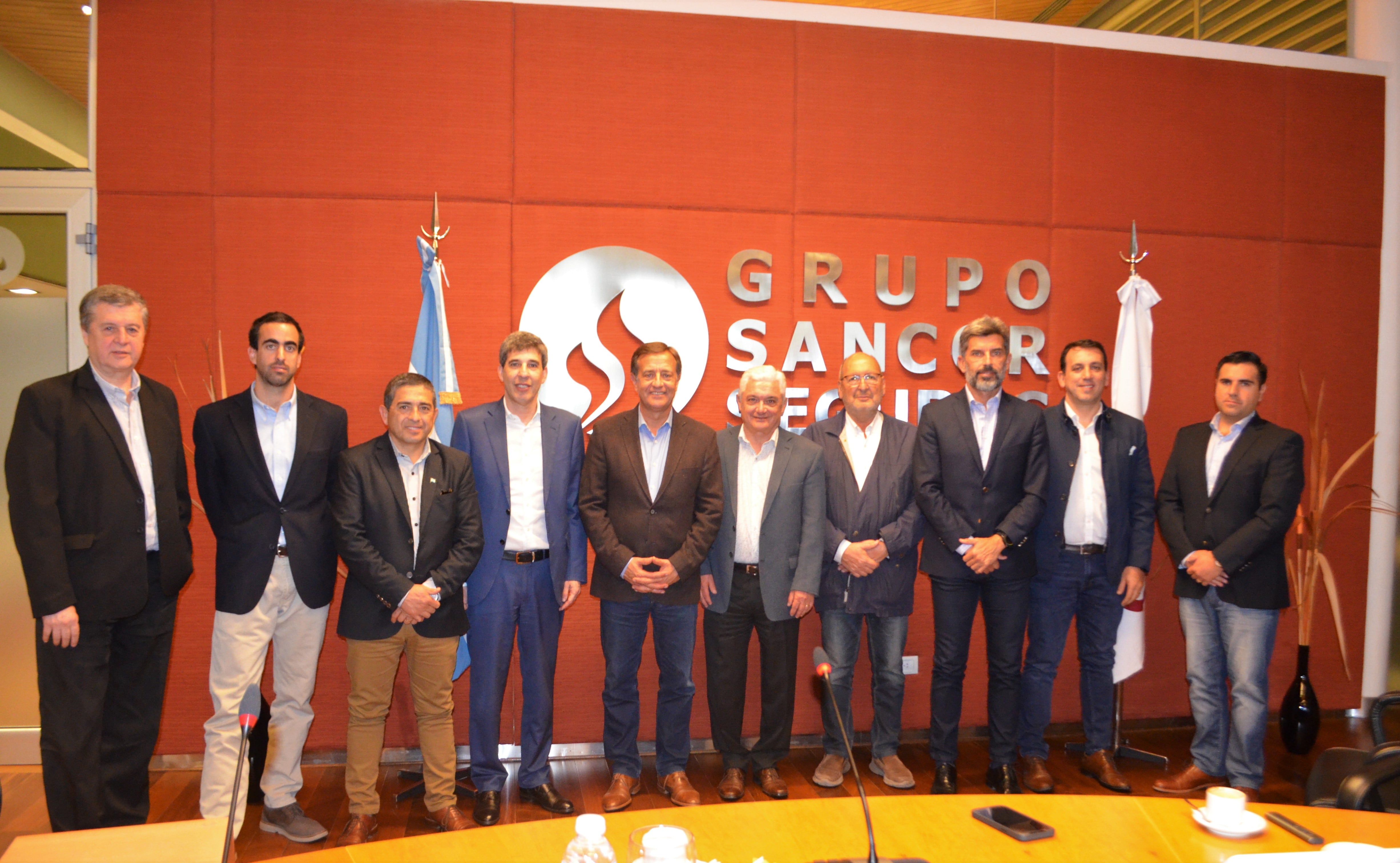 La comitiva mendocina junto a autoridades del Grupo Sancor Seguros. Foto: gentileza Sancor Seguros