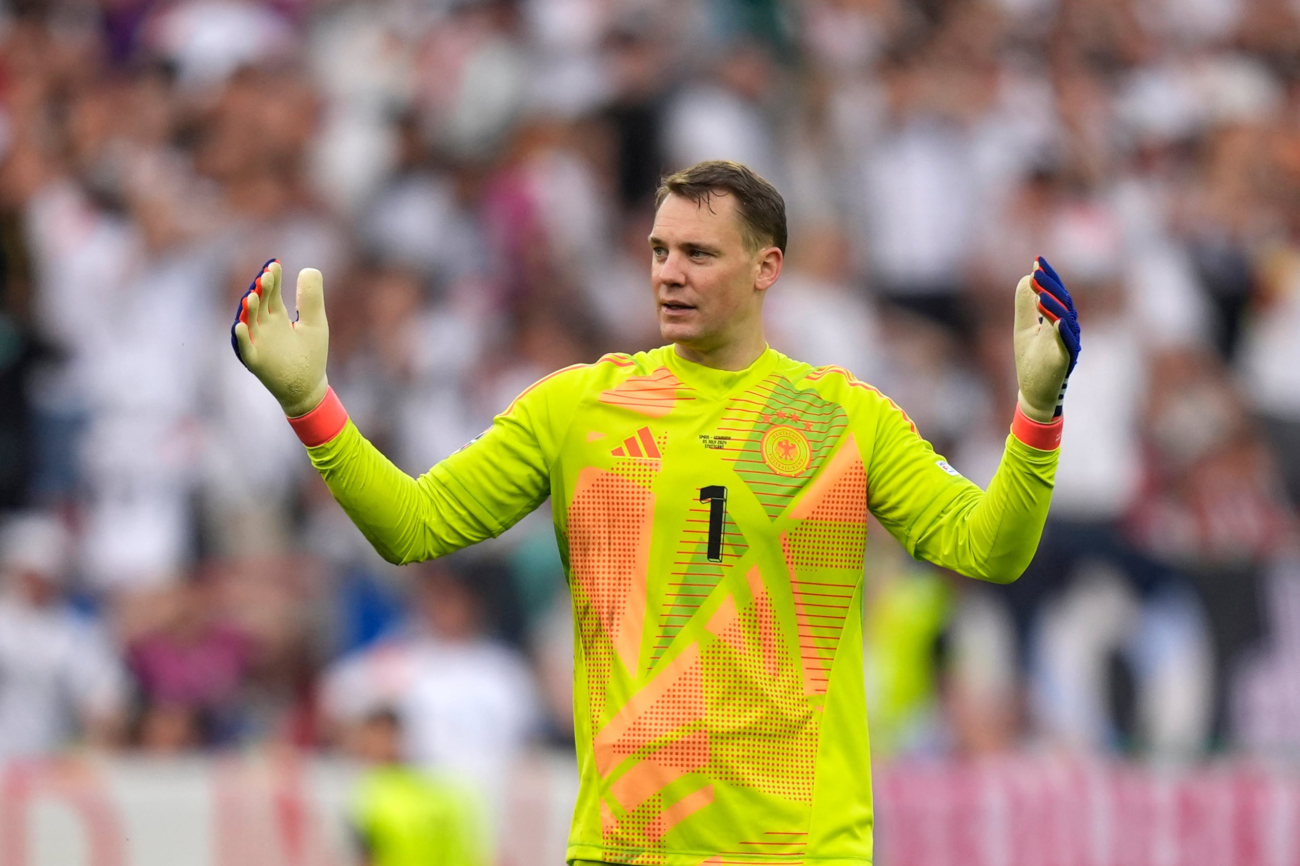 ARCHIVO - Foto del 5 de julio del 2024, el portero alemán Manuel Neuer reacciona durante el encuentro de cuartos de final ante España en la Euro 2024. (AP Foto/Matthias Schrader, Archivo)