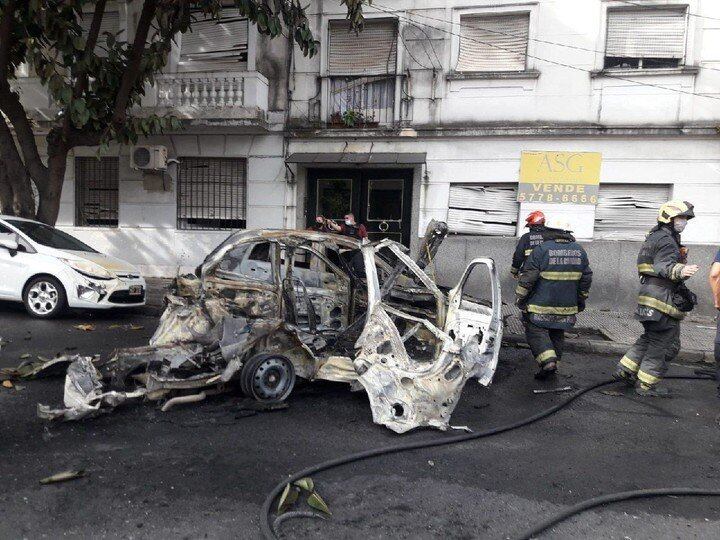 Los vecinos reportaron el fuerte estruendo y varios destrozos materiales en ventanas y cristales.