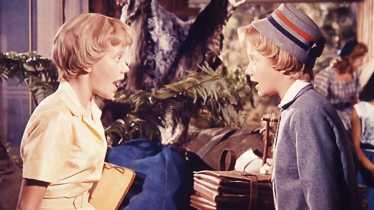 Hayley Mills interpreta a las hermanas en la versión original de Juego de Gemelas