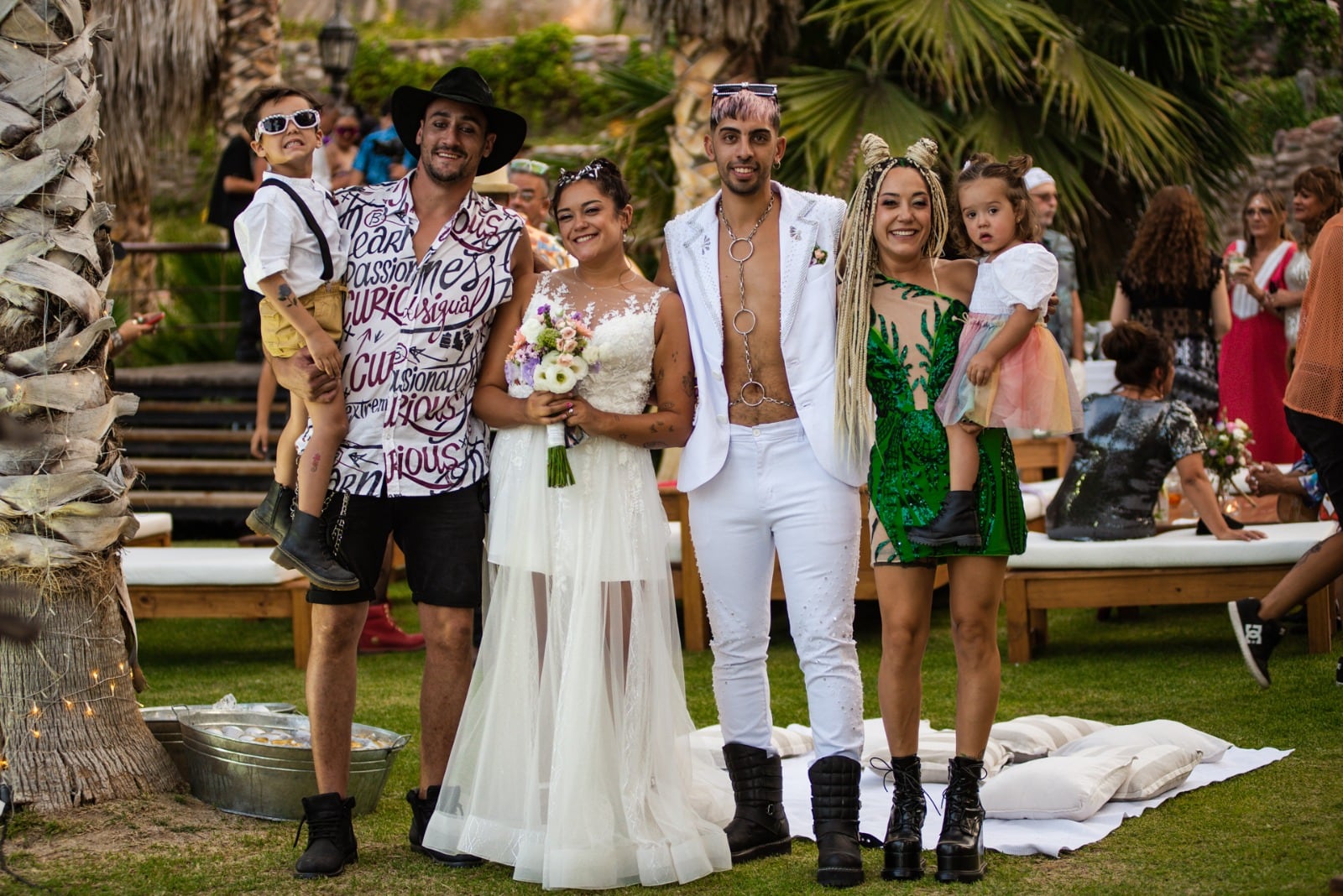 Los invitados con unos looks super originales, inspirados en Festivales Musicales.
PH: Fer Fex