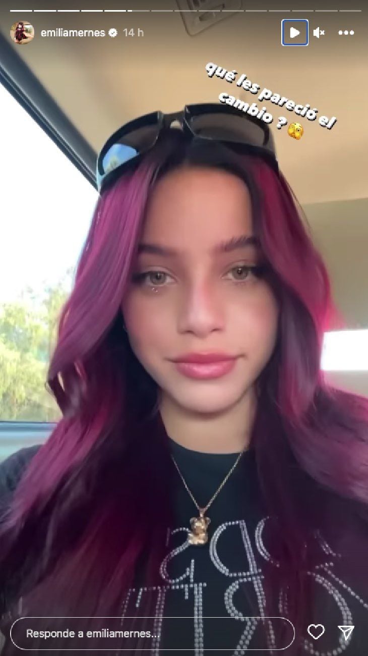 Emi Mernes le preguntó a sus seguidores qué les pareció su nuevo color de pelo