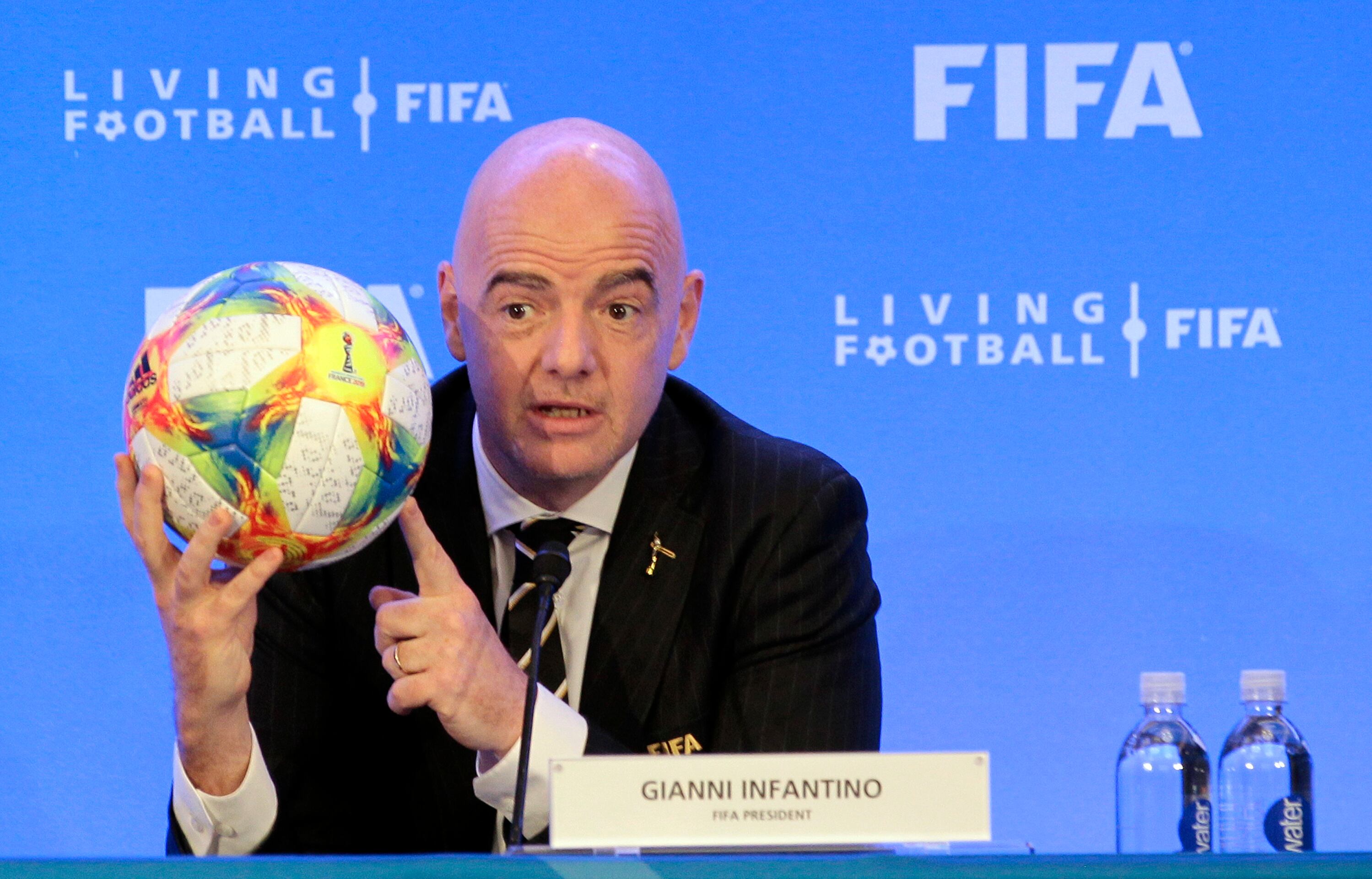 ARCHIVO - El presidente de la FIFA Gianni Infantino durante una rueda de prensa tras el Consejo de la FIFA, el viernes 15 de marzo de 2019, en Miami. (AP Foto/Luis M. Álvarez)