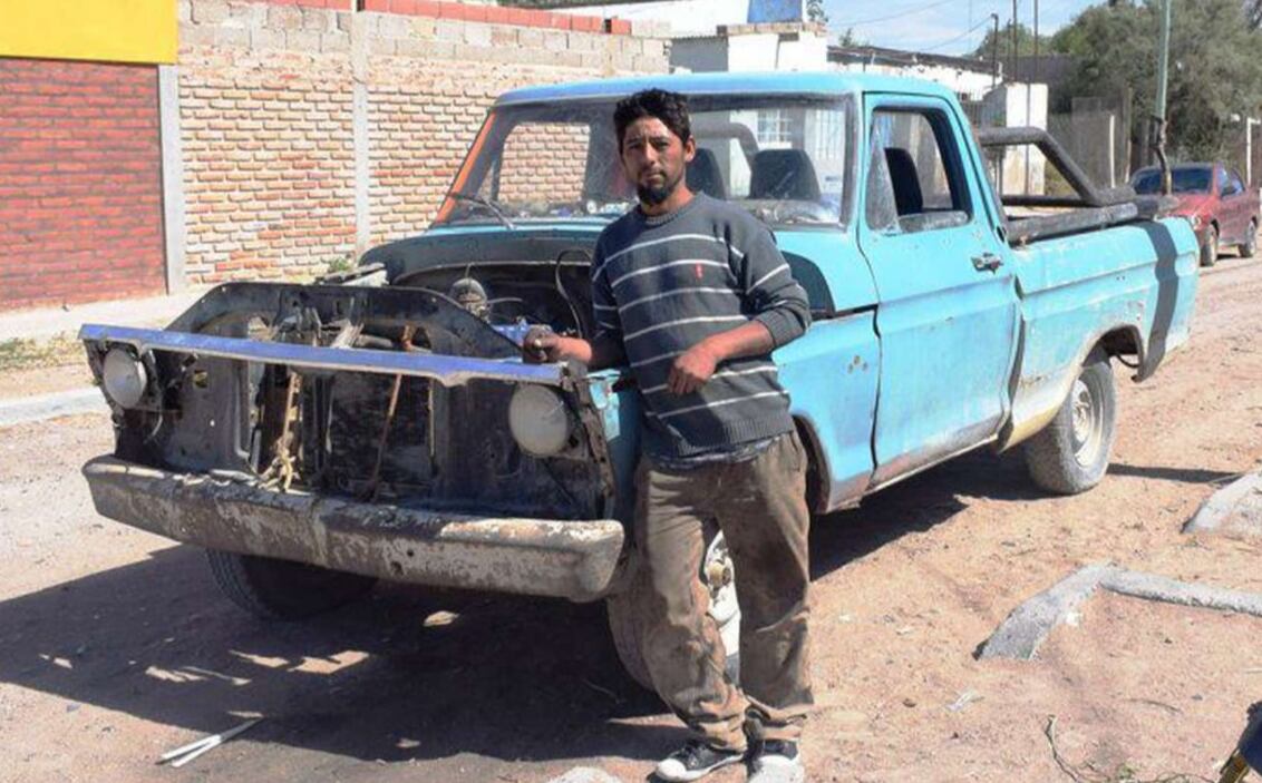 El hombre del video viral fue hallado sin vida junto a su vehículo.