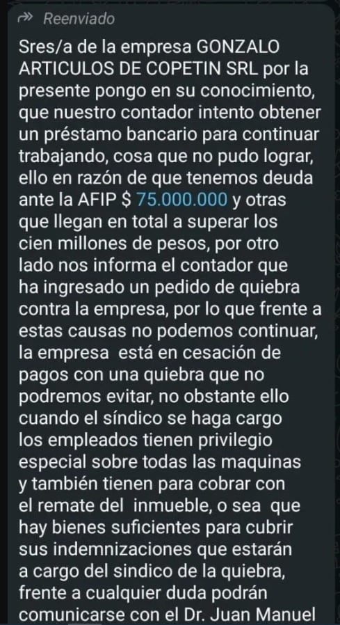 A través de un mensaje de WhatsApp enviado por José Antonio García, dueño de la empresa, informando sobre la quiebra inminente