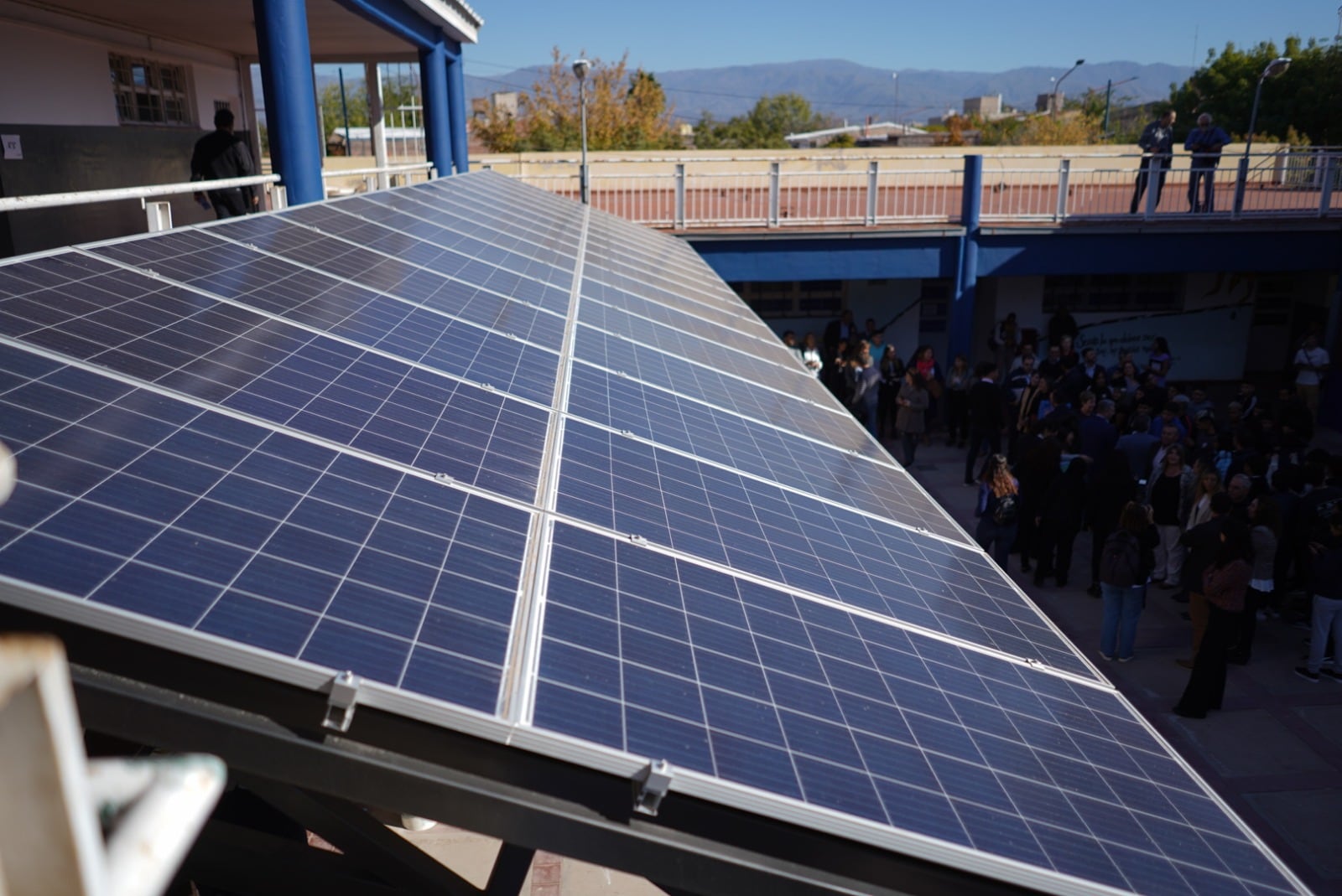 La escuelas Doctor Mario Pérez Elizalde, en Godoy Cruz, ya tiene paneles solares funcionando. Foto: Gobierno de Mendoza.