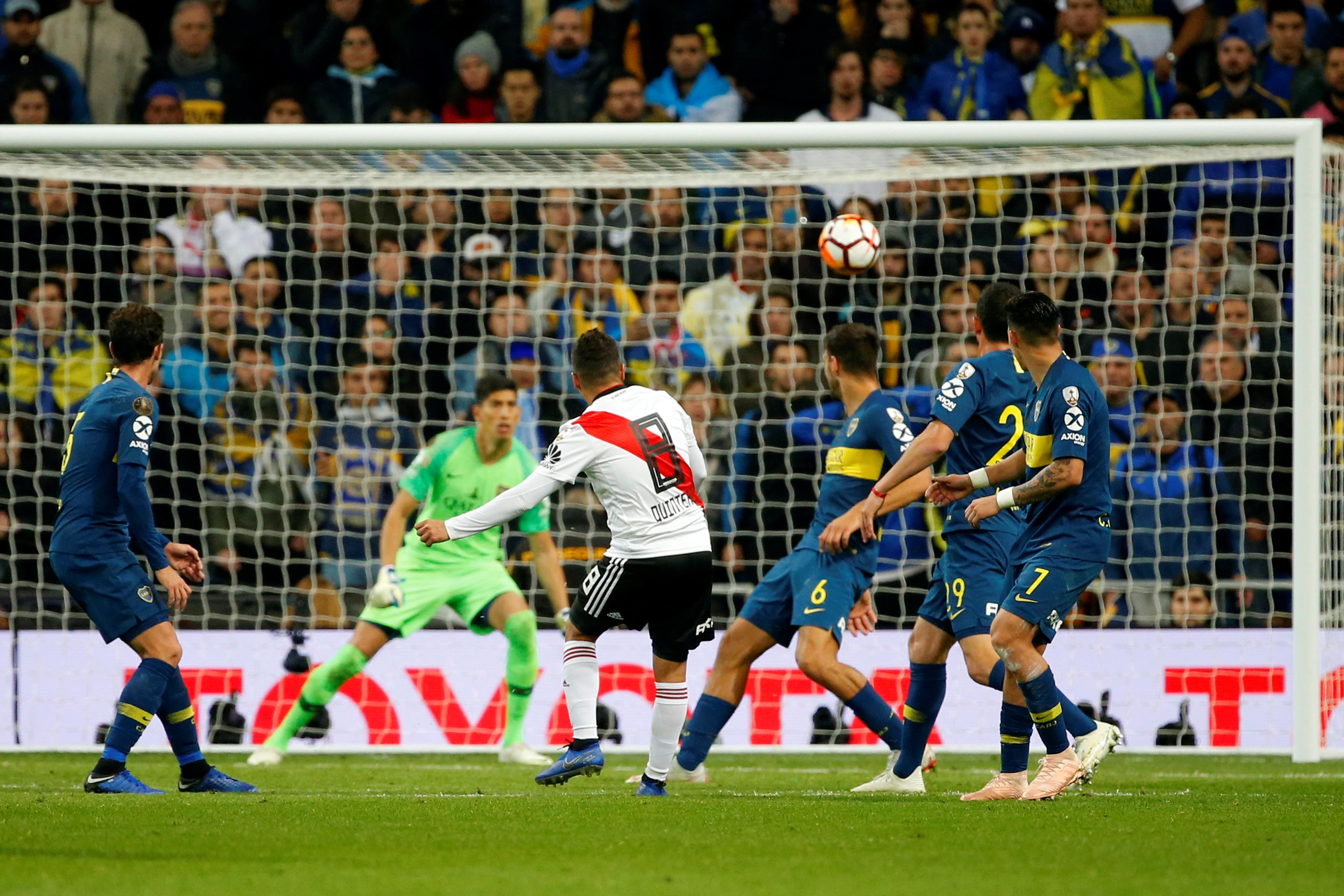 Quintero y su inolvidable gol ante Boca en el Bernabéu (Foto: Archivo / AP).