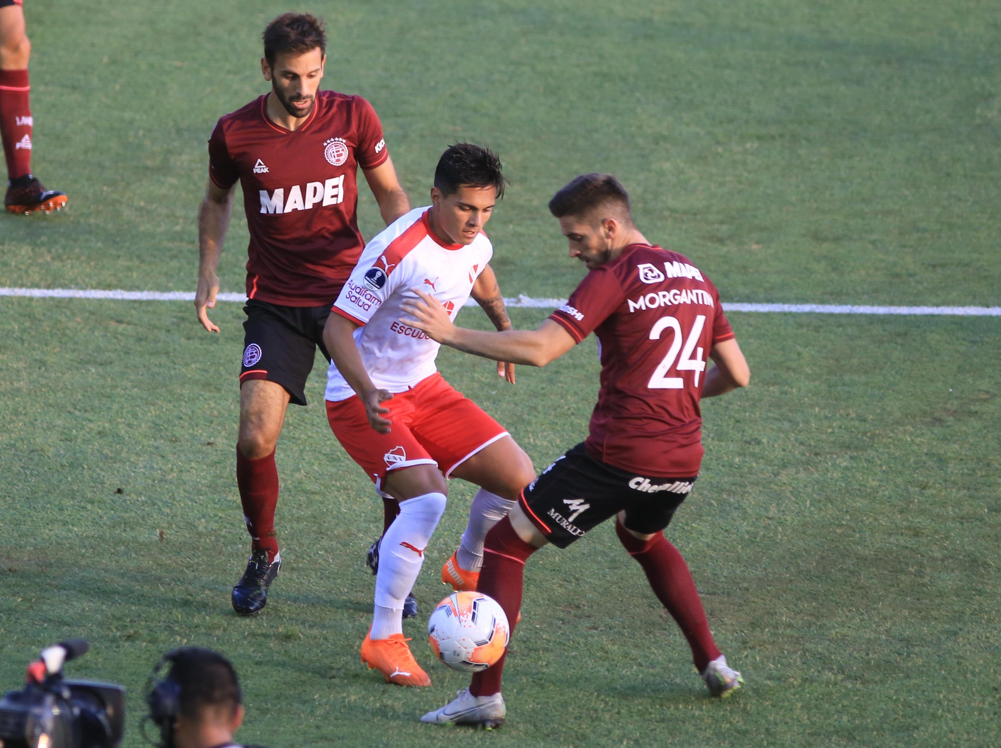 Telam, Buenos Aires, 10 de diciembre de 2020: Escena del encuentro entre Independiente y Lanús en el estadio Néstor Díaz Pérez el partido de ida de la serie de cuartos de final de la Copa Sudamericana. 
Foto: Marcelo Capece/Pool ARGRA/cf/Telam