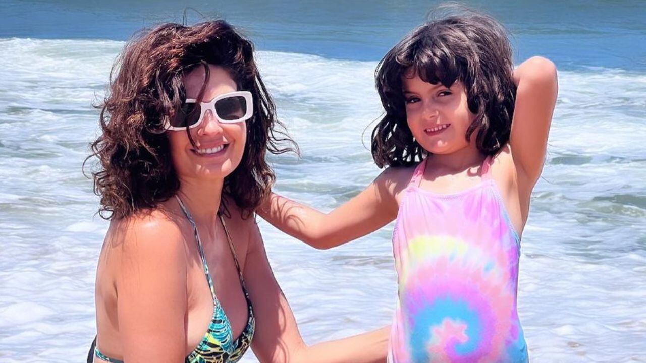 Isabel Macedo junto a su hija 'Belita'