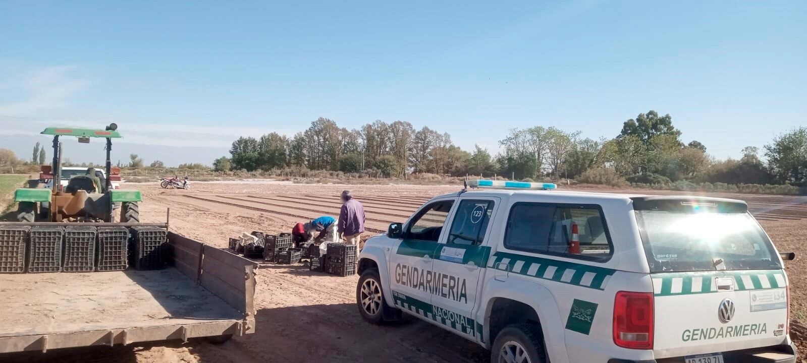 Allanaron una finca en Lavalle en el marco de una causa por trata de personas con fines de explotación laboral. Foto: Gendarmería Nacional Argentina