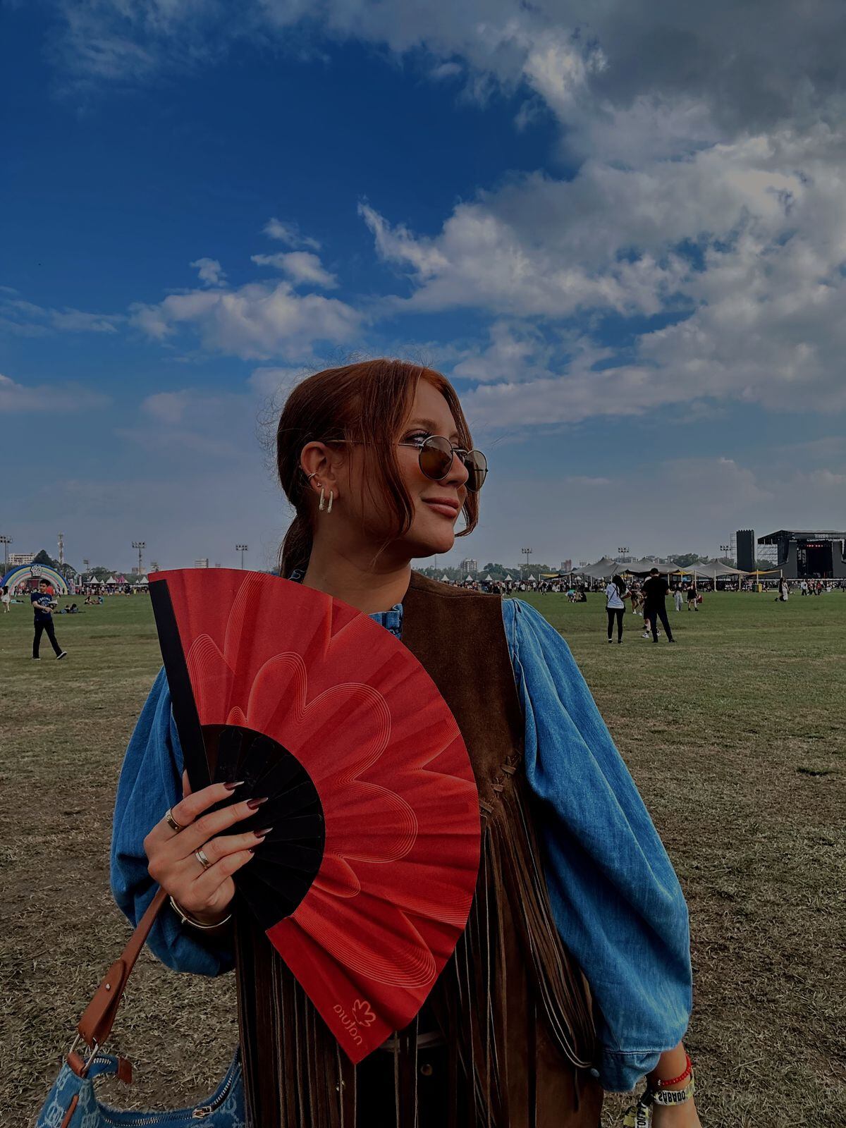 Outfit y estilismo exclusivos para lucir en el Lollapalooza, que combinan color con una expresión singular.