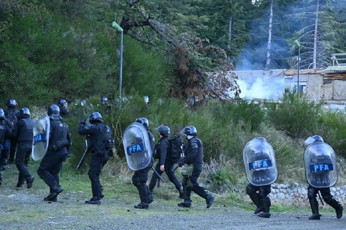 Villa Mascardi: las fuerzas federales ingresaron a las tierras ocupadas por mapuches para el desalojo (Gentileza / Diario Río Negro)