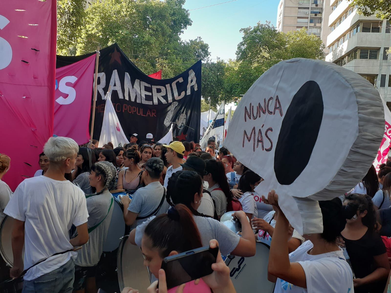 Mendoza marcha por la Memoria, Verdad y Justicia a 47 años del golpe militar. / Foto: José Gutiérrez