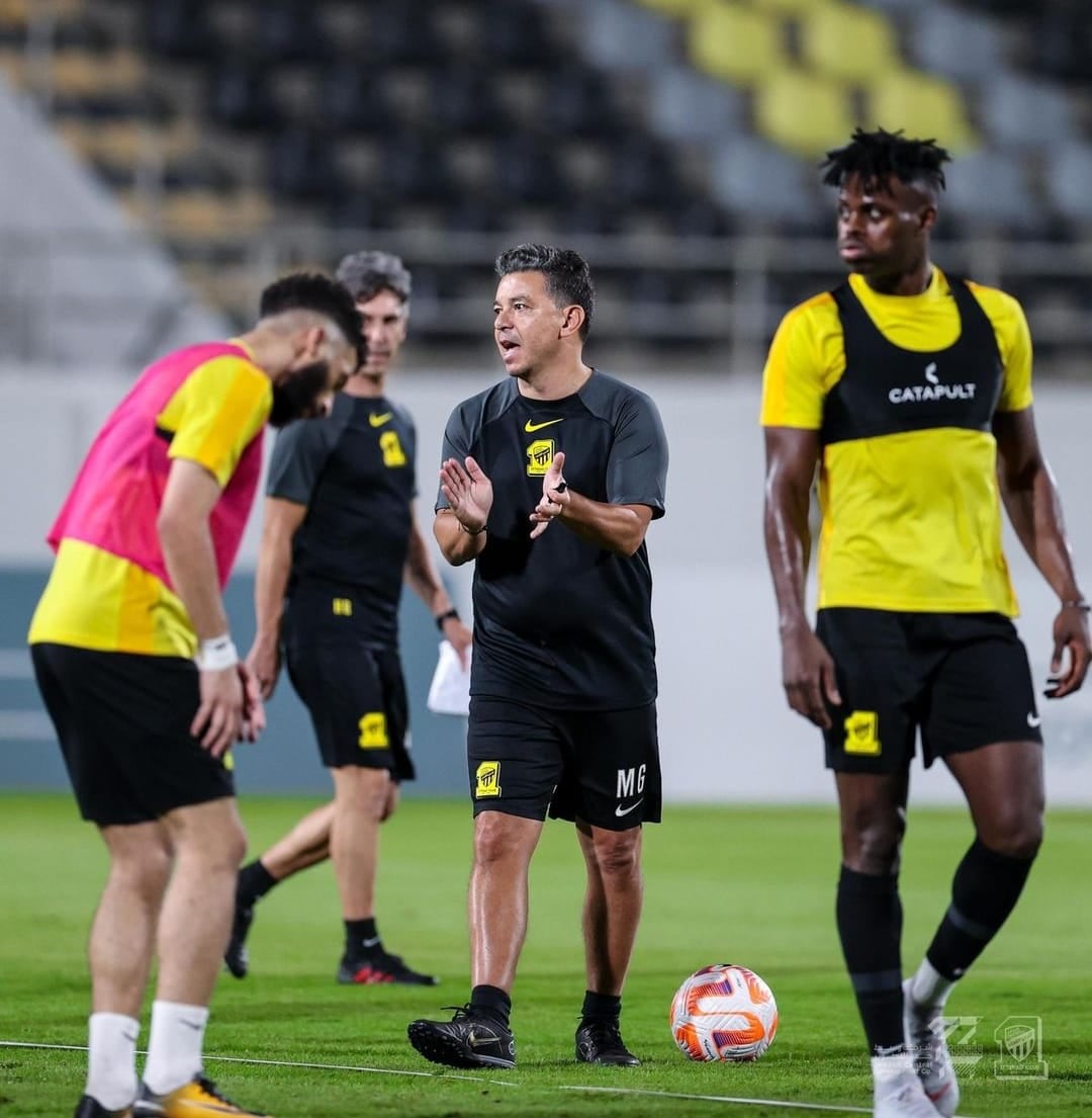 El Muñeco Gallardo dirigió su primer entrenamiento en Al-Ittihad.