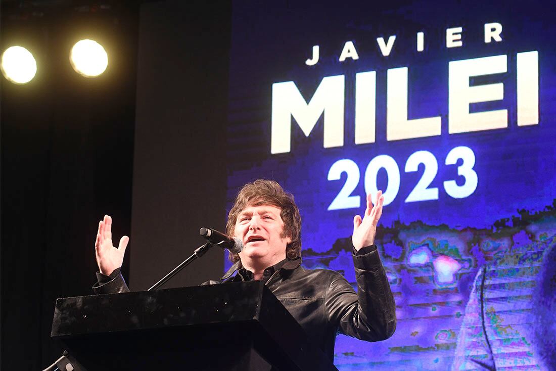 Javier Milei en el parque O'Higgins en la Ciudad de Mendoza, haciendo su campaña política para el año 2023

Foto:José Gutierrez / Los Andes  