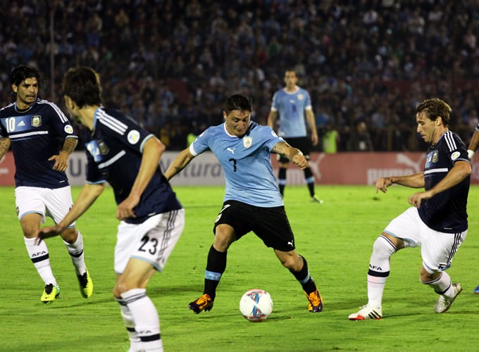 La última vez que Argentina jugo sin Messi ni Di María, perdió 3 a 2 contra Uruguay.