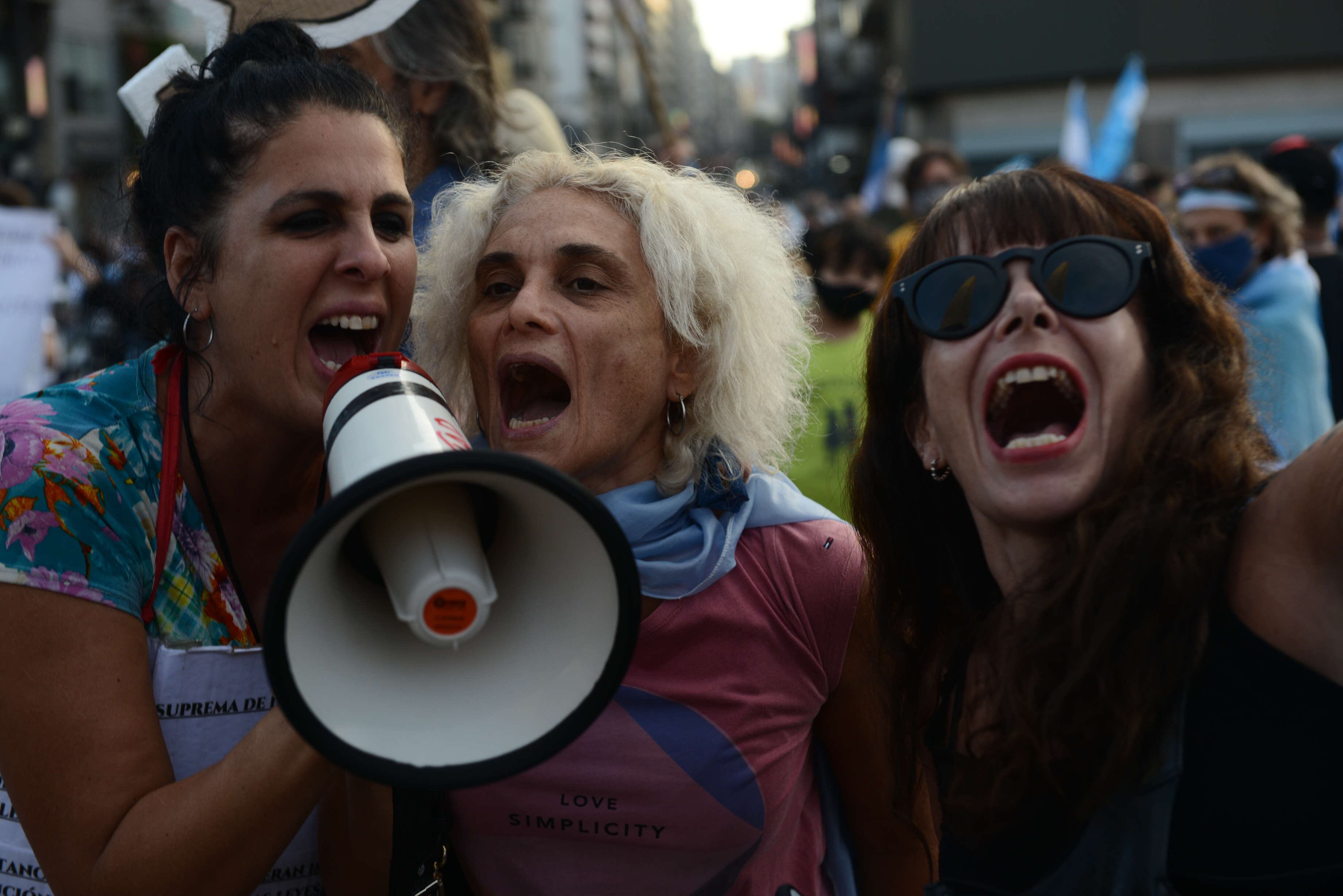 Manifestación en el Obelisco contra de las medidas  tomadas por el presidente Alberto Fernández a raíz del aumento de casos de Covid 19.
Fotos Clarin