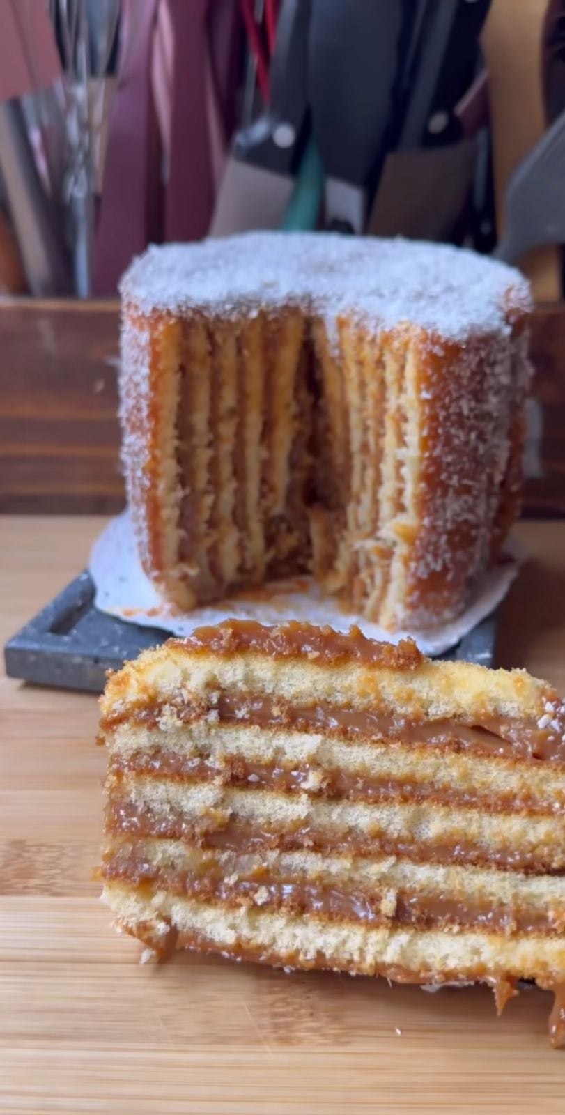 Torta con 1 solo pionono y dulce de leche.