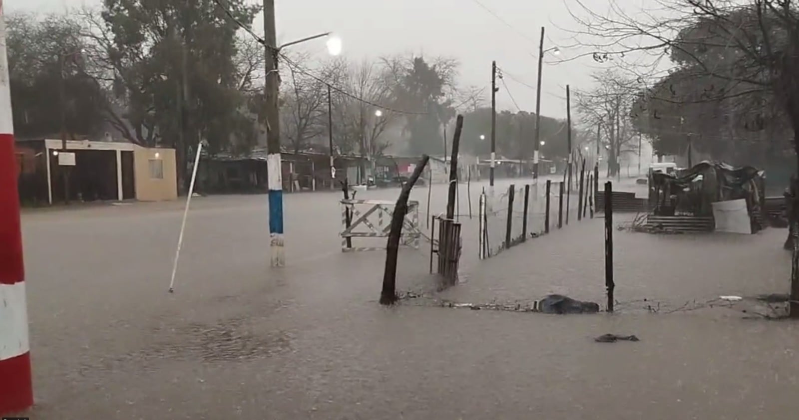 La Plata en estado de alerta por intensas lluvias y vientos: cientos de evacuados y clases suspendidas. Foto: Gentileza Clarín.