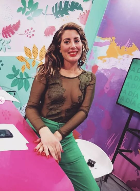 Majo Pérez Comalini eligió un look con transparencias para el aire de Cada Día