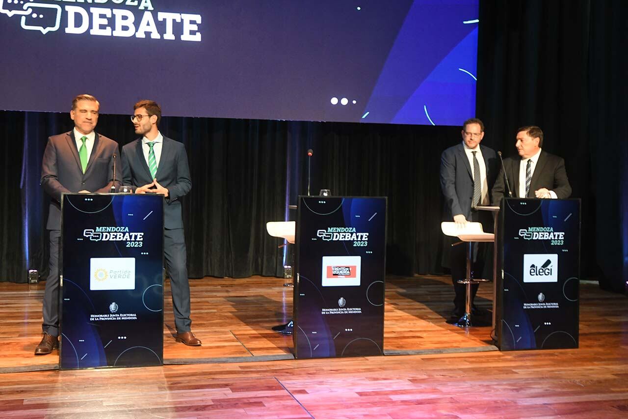 MENDOZA DEBATE, Primer debate único y obligatorio con los candidatos a Gobernador de Mendoza: Mario Vadillo, candidato a Gobernador por Partido Verde junto a Emanuel Fugazzotto, al fondo Lucas Ilardo y Omar Parissi
Foto: José Gutierrez / Los Andes 

