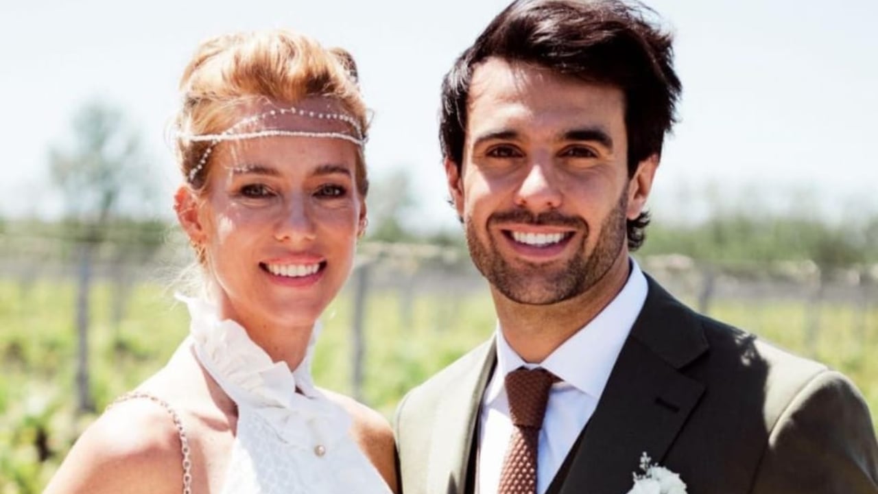 Las fotos oficiales de Nicole Neumann y Manu Urcera en su casamiento.