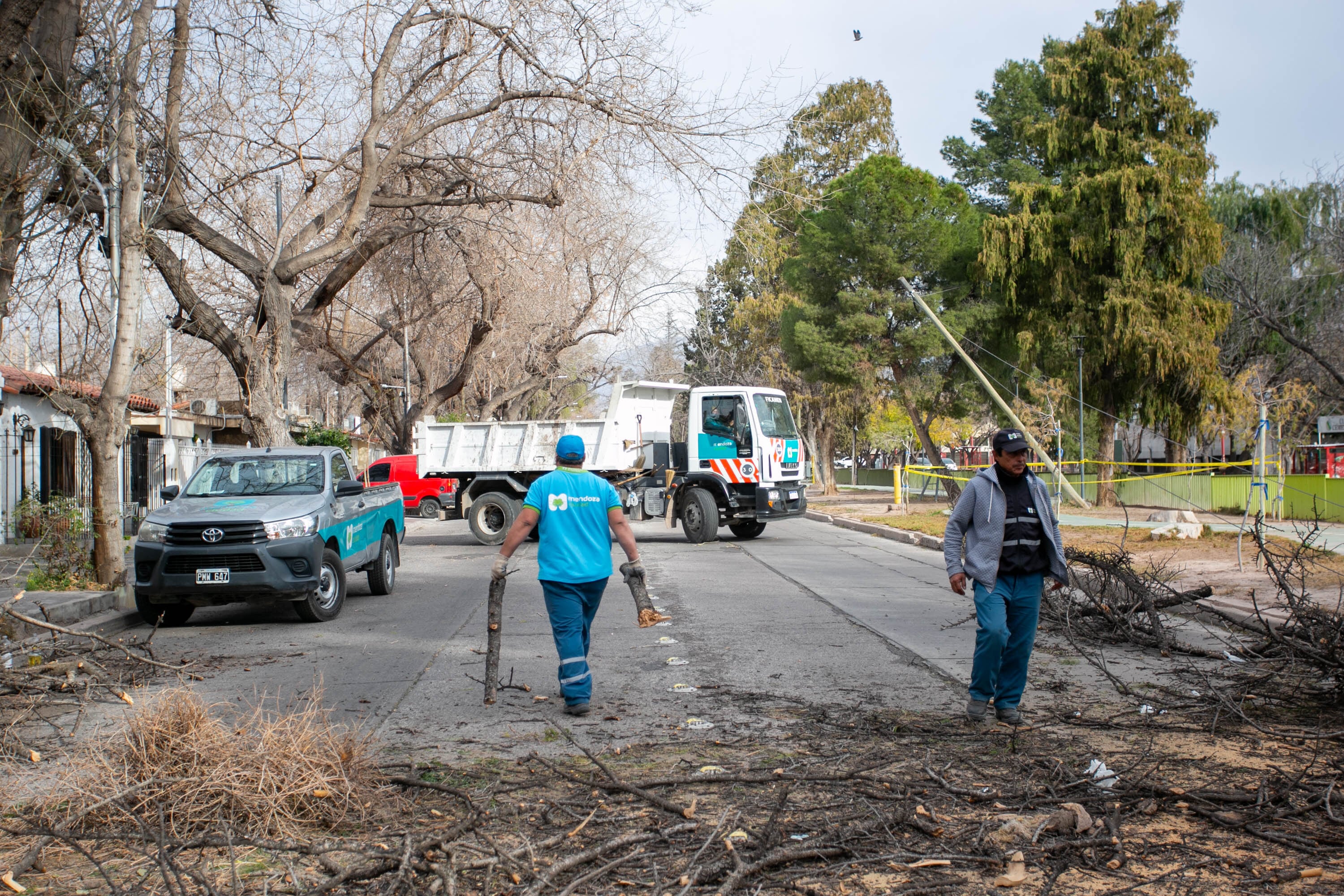 La Ciudad puso en marcha un gran operativo tras el paso del Zonda