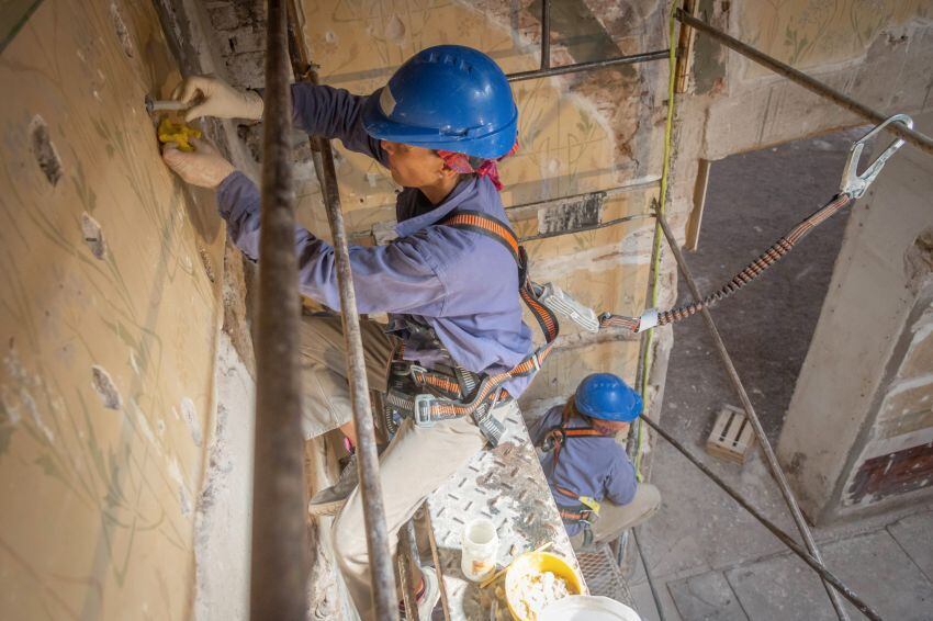 Restauración de pinturas murales. Fuente prensa Gobierno de Mendoza.