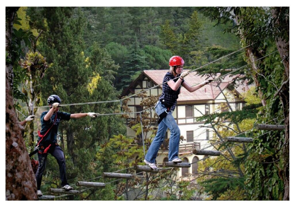 Arborismo, una de las actividades que se puede practicar en la Reserva Natural Villavicencio a partir de estas vacaciones. Foto: Gentileza.