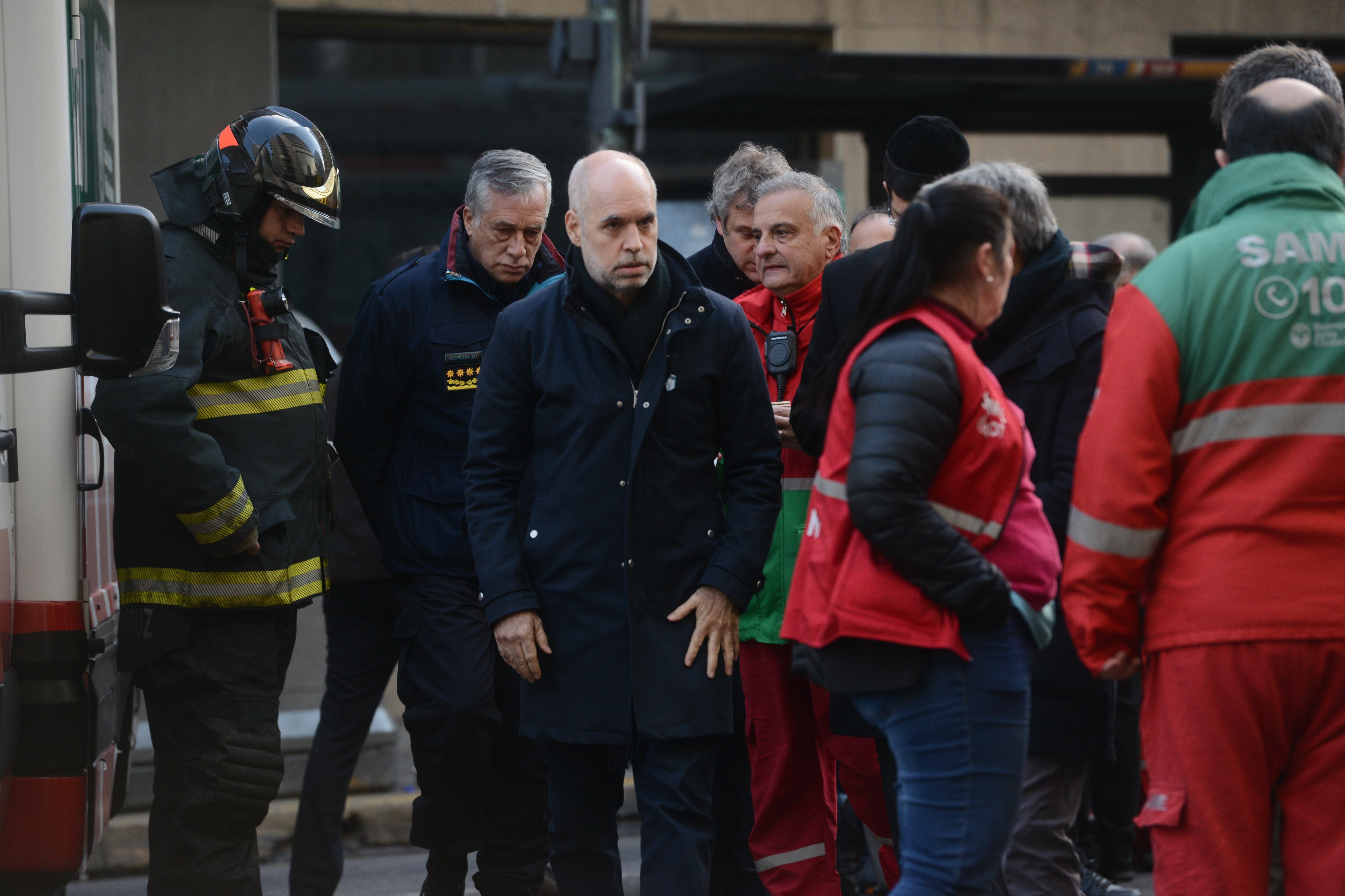 Horacio Rodríguez Larreta en el lugar del incendio. 