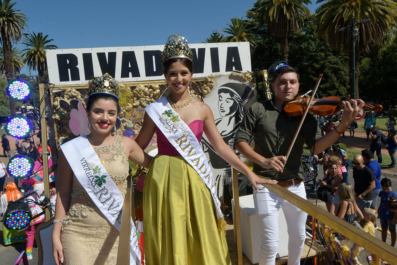 Vendimia 2023   Carrusel de las Reinas 
 La gente colmó  las calles céntricas de Mendoza para celebrar junto a las 18 reinas y distintas agrupaciones culturales y sociales, que reflejan el espíritu local.


Foto: Orlando Pelichotti