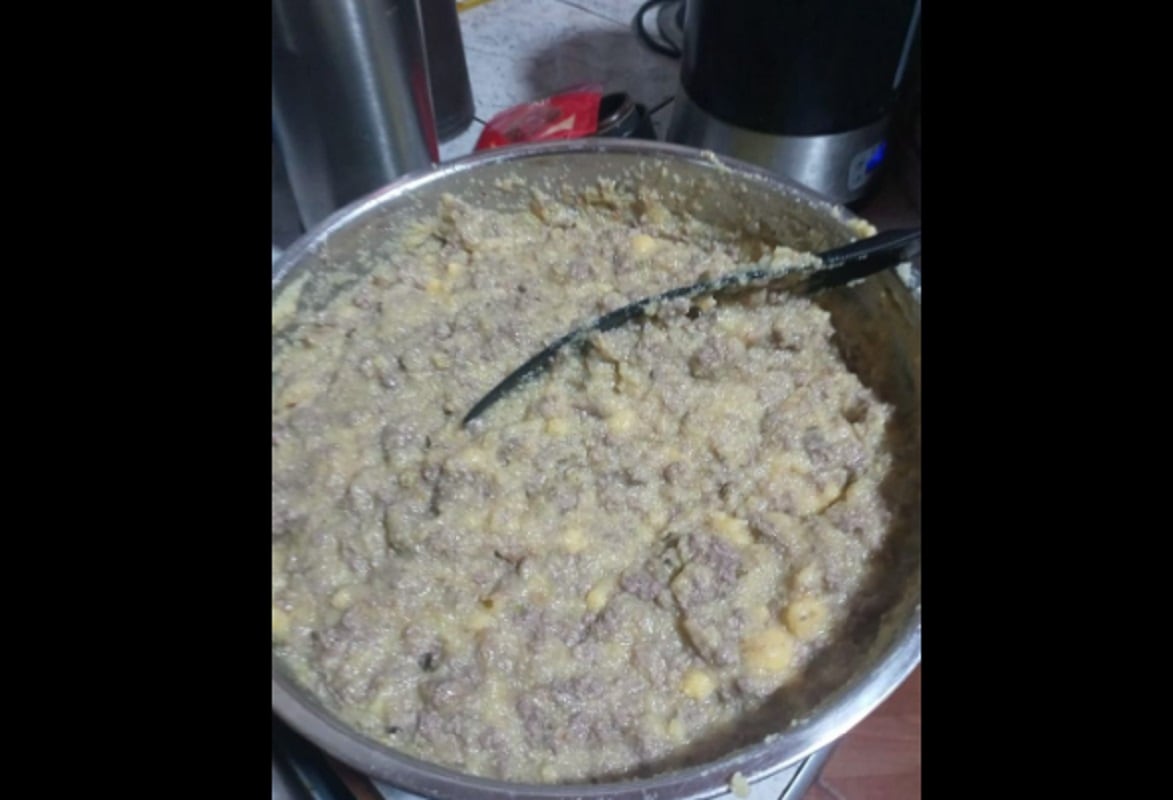 "Chorilenta": chorizos de polenta. Los hacían en dos comedores de Santa Fe "como forma de protesta". (Gentileza)