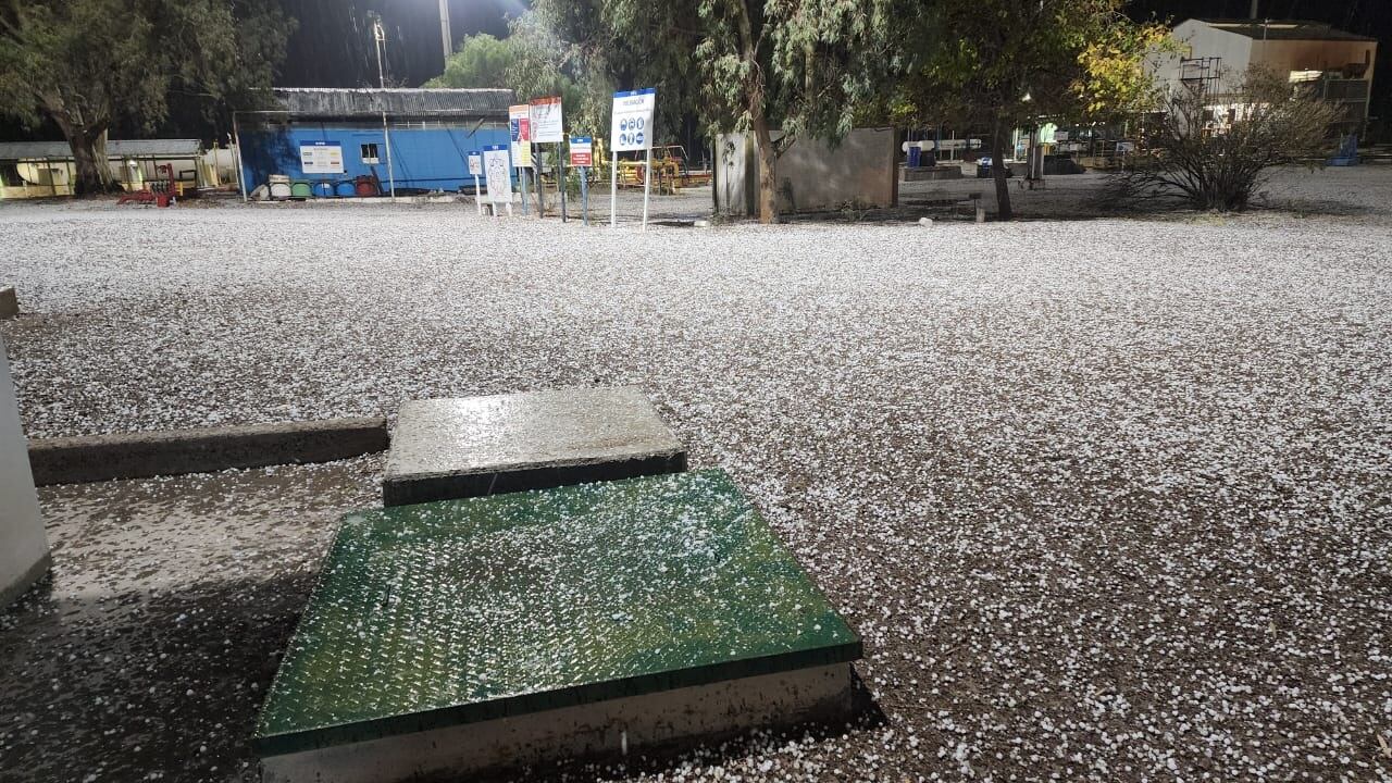 Granizo en Rivadavia (X @MATIPASCUALETTI)